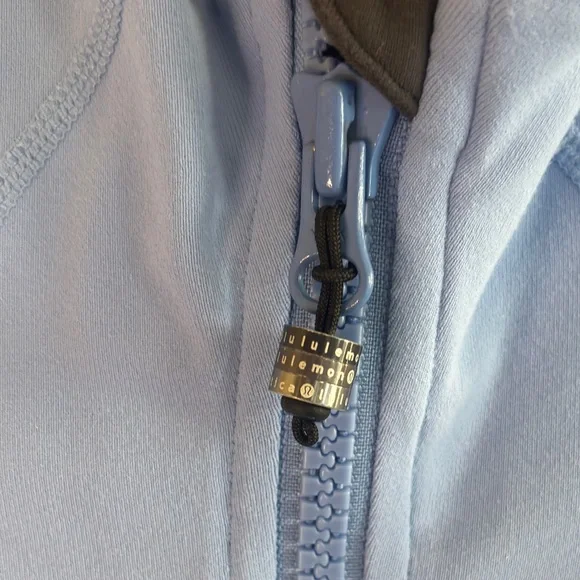 Lululemon Zip-Up Workout Jacket | Powder Blue & Dark Gray | Size 2 - Picture 6 of 6